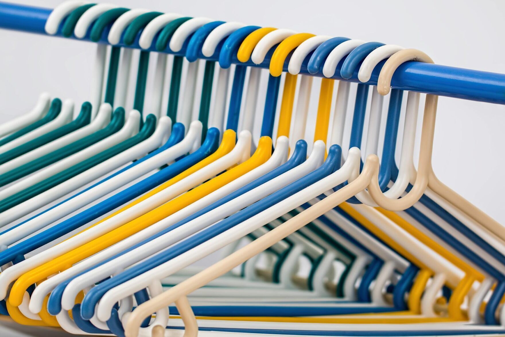 Hang clothes.